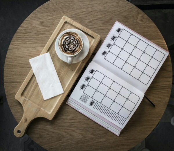2024-calendar-planner-organizational-notebook-weekly-and-monthly-pages-with-Black-and-white-Coverbook